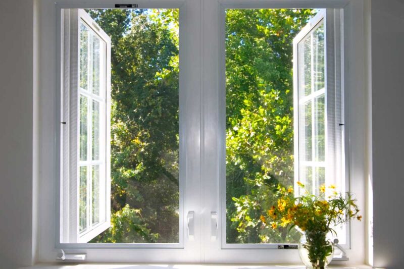 4 reasons to hire a professional window replacement contractor